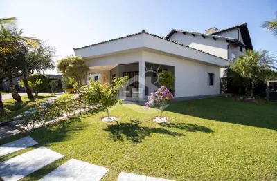 Casa assobradada à venda , 5 quarto(s),  sendo 2 suíte(s)  no bairro bougainville residencial ii, 400 metros da praia, peruíbe-sp