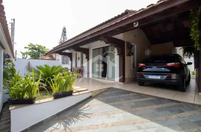 Casa térrea à venda , 3 quarto(s),  sendo 1 suíte(s)  no bairro stella maris, 200 metros da praia, peruíbe-sp