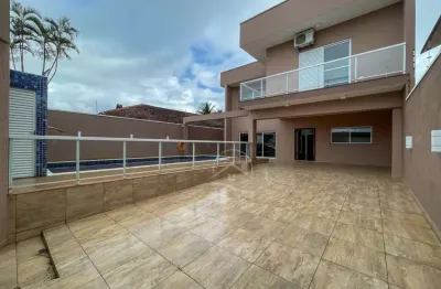 Casa sobrado novo à venda com piscina, 5 quarto(s),  sendo 5 suíte(s)  no bairro convento velho, 0 metros da praia, peruíbe-sp