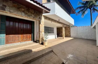 Casa sobrado à venda , 5 quarto(s),  sendo 4 suíte(s)  no bairro stella maris, 550 metros da praia, peruíbe-sp