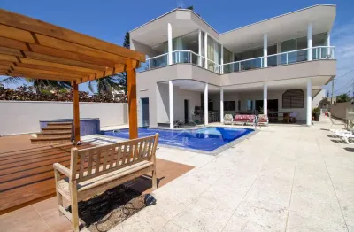 Casa sobrado novo à venda com piscina, 11 quarto(s),  sendo 11 suíte(s)  no bairro jardim imperador, 0 metros da praia, peruíbe-sp