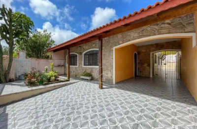 Casa térrea à venda , 3 quarto(s),  sendo 1 suíte(s)  no bairro três marias, 600 metros da praia, peruíbe-sp