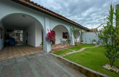 Casa térrea com edícula à venda , 3 quarto(s),  sendo 1 suíte(s)  no bairro josedy, 250 metros da praia, peruíbe-sp