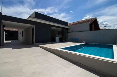 Casa térrea à venda com piscina, 3 quarto(s),  sendo 2 suíte(s)  no bairro oasis, 180 metros da praia, peruíbe-sp