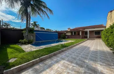 Casa térrea com piscina à venda com piscina, 2 quarto(s),  sendo 0 suíte(s)  no bairro jardim casablanca, 750 metros da praia, peruíbe-sp
