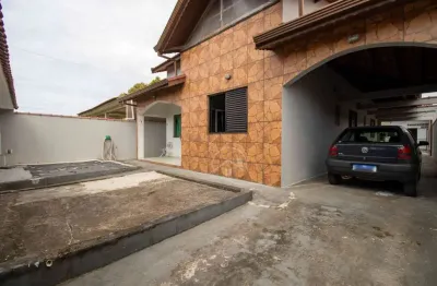 Casa térrea com edícula à venda , 4 quarto(s),  sendo 1 suíte(s)  no bairro jardim são luis, 4000 metros da praia, peruíbe-sp