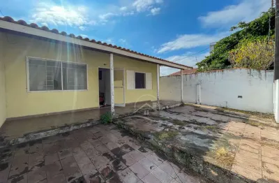 Casa térrea à venda , 2 quarto(s),   no bairro centro, 800 metros da praia, peruíbe-sp