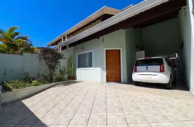 Casa com mezanino à venda com piscina, 3 quarto(s),  sendo 2 suíte(s)  no bairro stella maris, 1000 metros da praia, peruíbe-sp