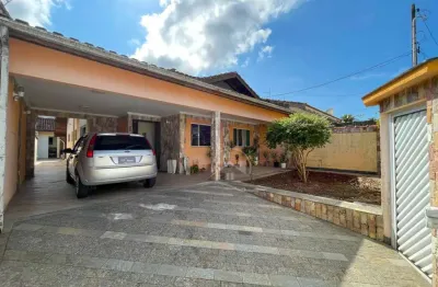 Casa térrea à venda com piscina, 2 quarto(s),  sendo 2 suíte(s)  no bairro vila romar, 1600 metros da praia, peruíbe-sp