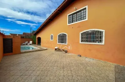 Casa térrea com piscina à venda com piscina, 3 quarto(s),  sendo 1 suíte(s)  no bairro são joão batista, 500 metros da praia, peruíbe-sp