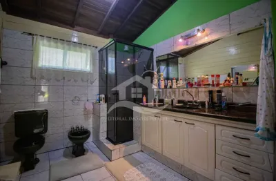 Casa térrea com edícula à venda , 3 quarto(s),  sendo 2 suíte(s)  no bairro guaraú, 200 metros da praia, peruíbe-sp