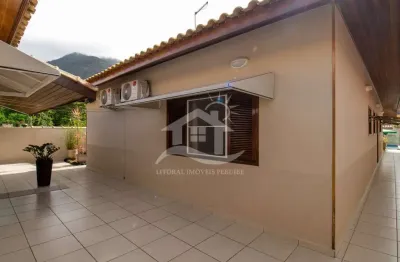 Casa térrea com piscina à venda , 3 quarto(s),  sendo 1 suíte(s)  no bairro jardim guaraú, 200 metros da praia, peruíbe-sp