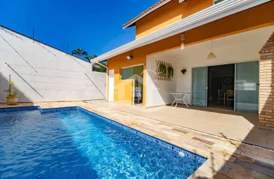Casa sobrado à venda com piscina, 3 quarto(s),  sendo 3 suíte(s)  no bairro oasis, 160 metros da praia, peruíbe-sp
