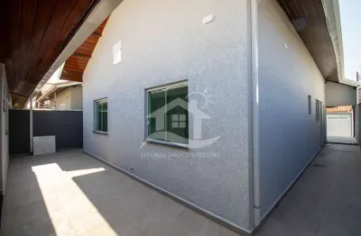 Casa térrea com edícula à venda com piscina, 3 quarto(s),  sendo 1 suíte(s)  no bairro oasis, 600 metros da praia, peruíbe-sp
