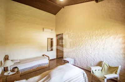 Casa Sobrado à venda , 4 quarto(s),  sendo 2 suíte(s)  no bairro Centro, 600 metros da praia, Peruíbe-SP