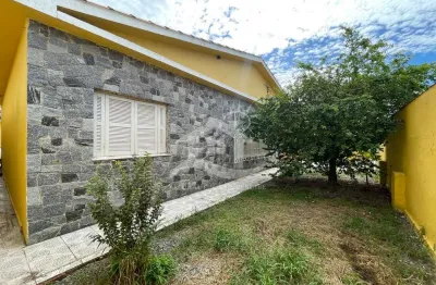 Casa térrea com piscina à venda , 2 quarto(s),  sendo 1 suíte(s)  no bairro centro, 800 metros da praia, peruíbe-sp