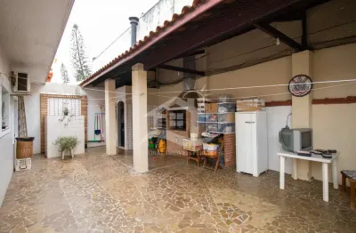 Casa térrea à venda , 3 quarto(s),  sendo 1 suíte(s)  no bairro são joão batista, 200 metros da praia, peruíbe-sp