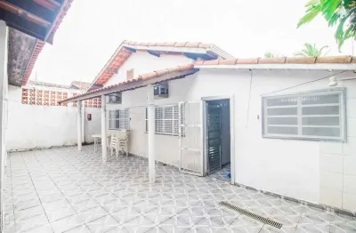 Casa térrea à venda , 3 quarto(s),  sendo 1 suíte(s)  no bairro stella maris, 200 metros da praia, peruíbe-sp