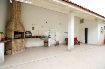 Casa sobrado à venda , 4 quarto(s),  sendo 2 suíte(s)  no bairro jardim icaraiba, 100 metros da praia, peruíbe-sp