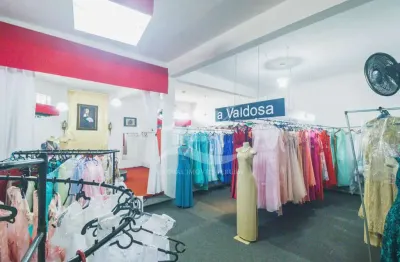 Salão amplo à venda , 0 quarto(s),  sendo 0 suíte(s)  no bairro estação, 1000 metros da praia, peruíbe-sp