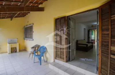 Casa sobrado à venda , 3 quarto(s),  sendo 2 suíte(s)  no bairro centro, 400 metros da praia, peruíbe-sp