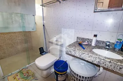 Casa térrea com piscina à venda com piscina, 3 quarto(s),  sendo 1 suíte(s)  no bairro flórida, 200 metros da praia, peruíbe-sp