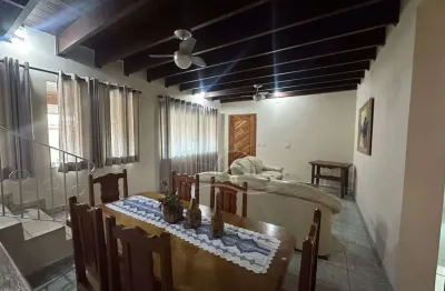 Casa sobrado à venda com piscina, 3 quarto(s),  sendo 1 suíte(s)  no bairro oasis, 0 metros da praia, peruíbe-sp