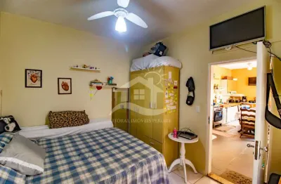 Casa térrea à venda , 2 quarto(s),  sendo 1 suíte(s)  no bairro casablanca, 700 metros da praia, peruíbe-sp