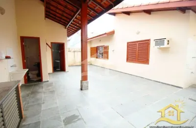 Casa térrea com piscina à venda com piscina, 3 quarto(s),  sendo 1 suíte(s)  no bairro jardim imperador, 0 metros da praia, peruíbe-sp