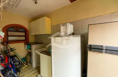 Casa térrea à venda , 3 quarto(s),  sendo 1 suíte(s)  no bairro arpoador, 700 metros da praia, peruíbe-sp