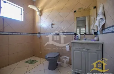 Casa esquina à venda com piscina, 2 quarto(s),  sendo 1 suíte(s)  no bairro park daville, 500 metros da praia, peruíbe-sp