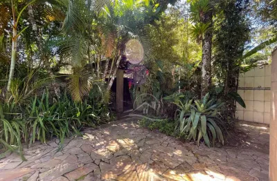 Casa térrea com piscina à venda com piscina, 2 quarto(s),  sendo 1 suíte(s)  no bairro garça vermelha, 750 metros da praia, peruíbe-sp