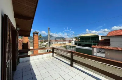 Casa mezanino à venda , 3 quarto(s),  sendo 1 suíte(s)  no bairro ribamar, 600 metros da praia, peruíbe-sp