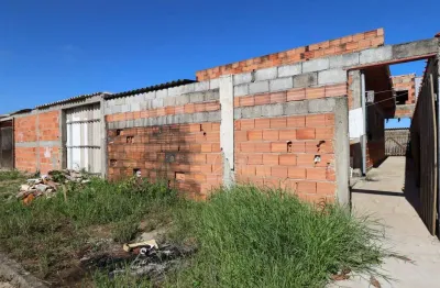 Casa térrea à venda , 2 quarto(s),  sendo 1 suíte(s)  no bairro flora rica, 2 metros da praia, peruíbe-sp