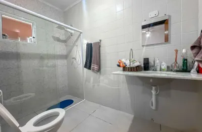Casa térrea à venda com piscina, 2 quarto(s),  sendo 1 suíte(s)  no bairro ribamar, 600 metros da praia, peruíbe-sp