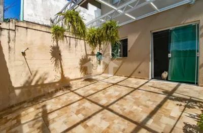 Casa assobradada à venda com piscina, 2 quarto(s),  sendo 1 suíte(s)  no bairro são josé, 600 metros da praia, peruíbe-sp