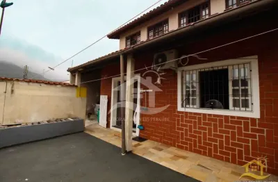 Casa térrea à venda , 3 quarto(s),  sendo 3 suíte(s)  no bairro centro, 2 metros da praia, peruíbe-sp