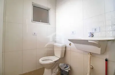Casa sobreposta / baixo à venda , 2 quarto(s),  sendo 1 suíte(s)  no bairro maria helena novaes, 400 metros da praia, peruíbe-sp