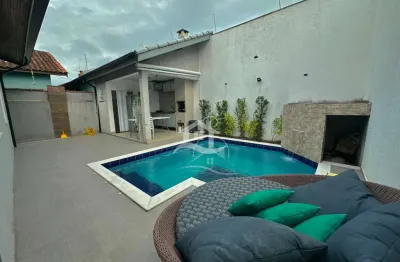 Casa térrea com piscina à venda com piscina, 3 quarto(s),  sendo 1 suíte(s)  no bairro três marias, 250 metros da praia, peruíbe-sp