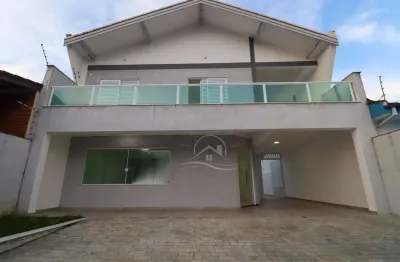 Casa sobrado à venda com piscina, 3 quarto(s),  sendo 2 suíte(s)  no bairro josedy, 100 metros da praia, peruíbe-sp