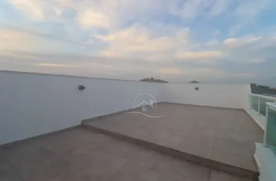 Casa sobrado à venda com piscina, 3 quarto(s),  sendo 2 suíte(s)  no bairro josedy, 100 metros da praia, peruíbe-sp