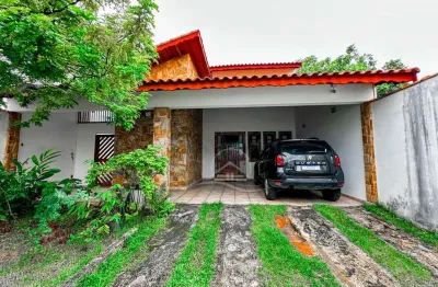 Casa sobrado à venda , 4 quarto(s),  sendo 1 suíte(s)  no bairro centro, 400 metros da praia, peruíbe-sp