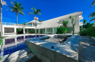 Casa sobrado à venda com piscina, 4 quarto(s),  sendo 4 suíte(s)  no bairro bougainville residencial i, 0 metros da praia, peruíbe-sp