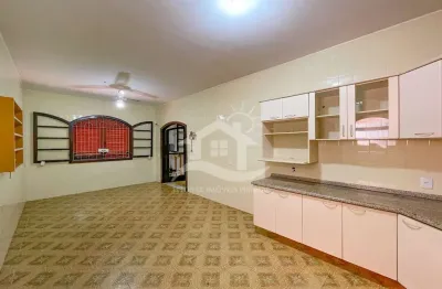 Casa térrea à venda , 2 quarto(s),  sendo 1 suíte(s)  no bairro centro, 300 metros da praia, peruíbe-sp