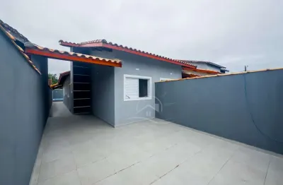 Casa térrea com piscina à venda com piscina, 2 quarto(s),  sendo 1 suíte(s)  no bairro josedy, 1000 metros da praia, peruíbe-sp
