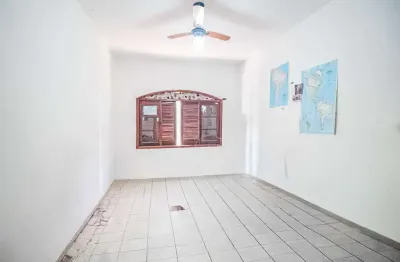 Casa térrea à venda , 3 quarto(s),  sendo 1 suíte(s)  no bairro stella maris, 400 metros da praia, peruíbe-sp