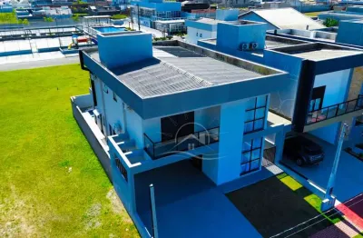 Casa sobrado novo à venda com piscina, 4 quarto(s),  sendo 4 suíte(s)  no bairro flora rica, 1500 metros da praia, peruíbe-sp
