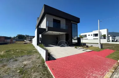 Casa sobrado à venda com piscina, 4 quarto(s),  sendo 4 suíte(s)  no bairro flora rica, 1500 metros da praia, peruíbe-sp