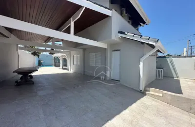 Casa sobrado à venda , 3 quarto(s),  sendo 2 suíte(s)  no bairro jardim beira mar, 200 metros da praia, peruíbe-sp