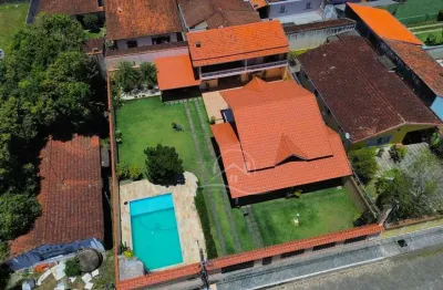 Casa com mezanino à venda com piscina, 2 quarto(s),  sendo 1 suíte(s)  no bairro stella maris, 650 metros da praia, peruíbe-sp